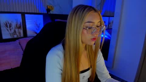 misscheelsee_as online show from 09.18.25