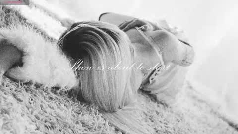 Chloe freelance model Please your thumbs up are important  online show from 11.07.25