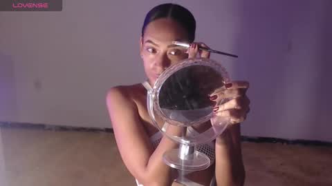 Snapshot of misscruzxz chatting on 10.16.25 Donna di Diamanti online show from 10.16.25