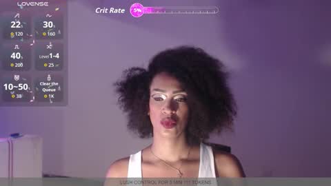 Snapshot of misscruzxz chatting on 10.30.25 Donna di Diamanti online show from 10.30.25