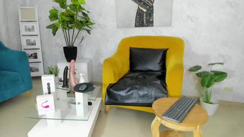 Escarlet online show from 12.21.24