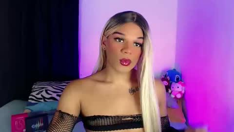 Snapshot of missfer_bigdick chatting on 05.11.26 Fer online show from 05.11.26