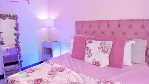 Melany Hiller online show from 11.05.25