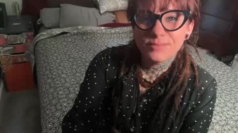 misshoneybadger333 online show from 05.12.26
