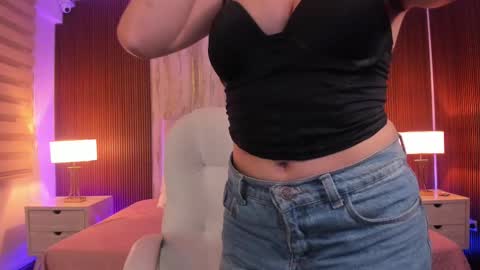 Snapshot of missisabella1 chatting on 02.12.25 Bella Castillo online show from 02.12.25