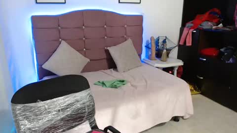 misskarol18 online show from 02.22.25