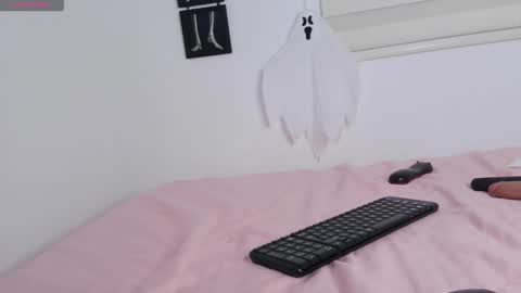 misskatiia online show from 10.31.25