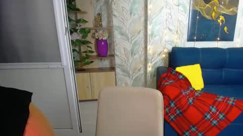 MissLaura online show from 12.22.25