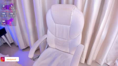 i am lyn online show from 11.19.25