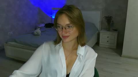 Snapshot of missmariat chatting on 10.20.25 OneGoddess online show from 10.20.25