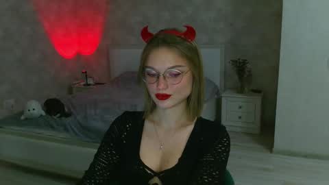 Snapshot of missmariat chatting on 10.24.25 OneGoddess online show from 10.24.25