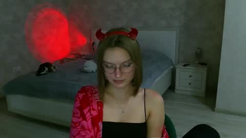 OneGoddess online show from 10.29.25