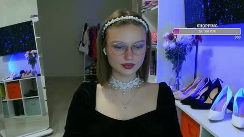 OneGoddess online show from 11.03.25