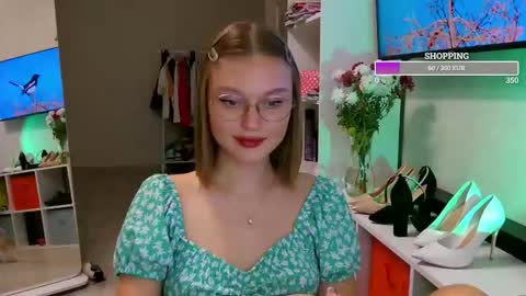 OneGoddess online show from 11.04.25