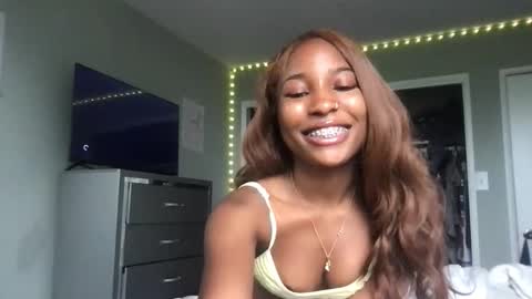 missmarimac online show from 05.25.26