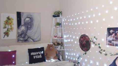 Snapshot of missmelons_ chatting on 02.15.25 Li online show from 02.15.25