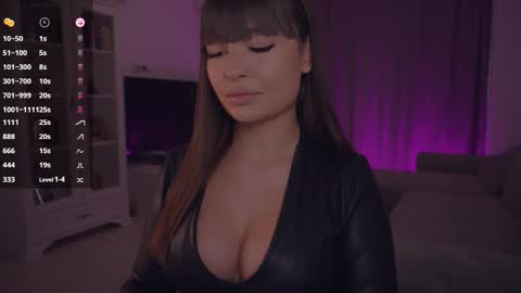 LUXXANDRA online show from 11.23.25