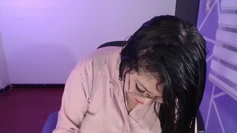 Miia online show from 12.04.25