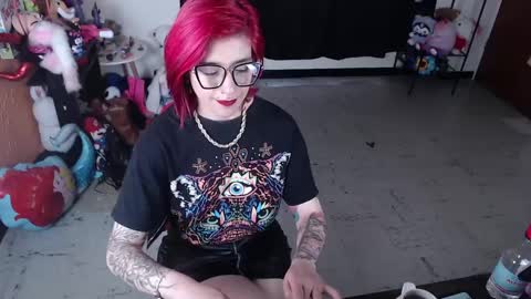 Miss Mia online show from 02.12.25