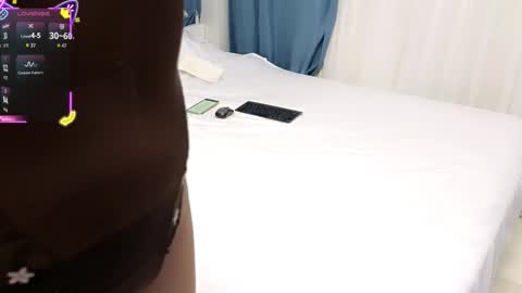 Mia online show from 10.04.25