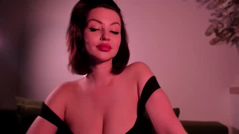 Snapshot of missmirandagd chatting on 09.25.25 online show from 09.25.25