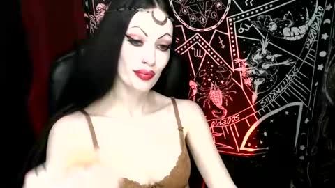 MissMoonDoll online show from 01.31.25
