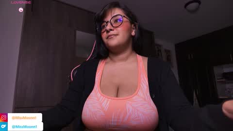 Snapshot of missmoonn chatting on 09.27.25 MissMoon online show from 09.27.25