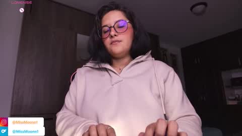 Snapshot of missmoonn chatting on 11.04.25 MissMoon online show from 11.04.25