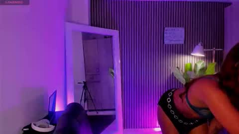 Snapshot of missnaomi_ chatting on 09.12.25 Naomi online show from 09.12.25
