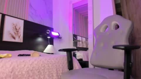 insta miss nickeloo online show from 12.30.24