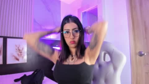 insta miss nickeloo online show from 01.06.25