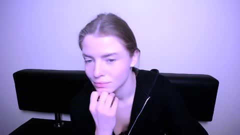 Snapshot of missoliviaa_ chatting on 01.31.25 Olivia online show from 01.31.25