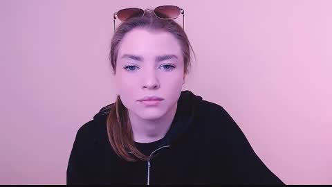 Snapshot of missoliviaa_ chatting on 02.10.25 Olivia online show from 02.10.25