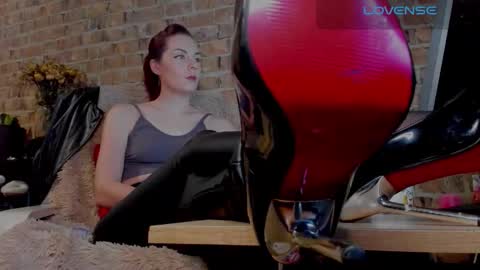 Snapshot of misspetitevenus chatting on 02.23.26 Miss Venus online show from 02.23.26