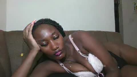 Snapshot of missprettygal chatting on 10.21.25 pretty gal online show from 10.21.25