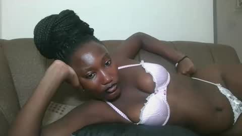 Snapshot of missprettygal chatting on 10.28.25 pretty gal online show from 10.28.25