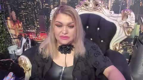 QueenT online show from 11.02.25