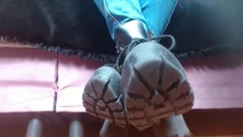 Snapshot of misssam28 chatting on 03.04.25 TELL ME MISS online show from 03.04.25