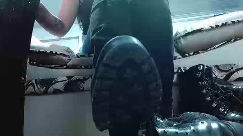 Snapshot of misssam28 chatting on 09.11.25 TELL ME MISS online show from 09.11.25