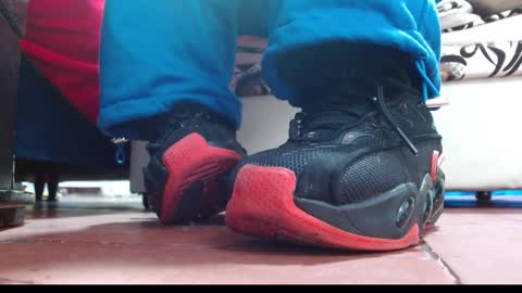 Snapshot of misssam28 chatting on 10.31.25 TELL ME MISS online show from 10.31.25