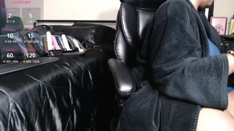 Snapshot of misstajaa chatting on 10.20.25 MissTajaa online show from 10.20.25