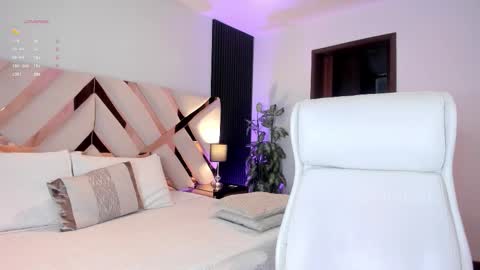 Fernanda Davila online show from 11.12.25