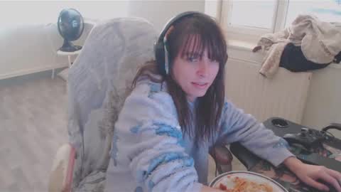 Snapshot of missthon chatting on 12.15.24 missthon online show from 12.15.24