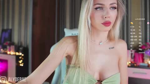 Snapshot of misstics_ chatting on 02.21.25 Eva online show from 02.21.25