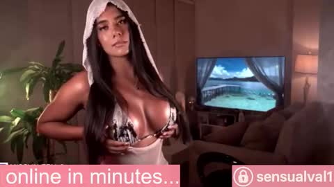 Snapshot of missvalery_1 chatting on 10.10.25 OF online show from 10.10.25