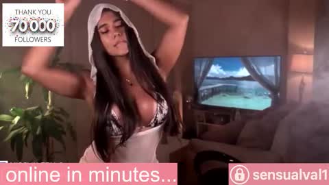 Snapshot of missvalery_1 chatting on 10.28.25 OF online show from 10.28.25