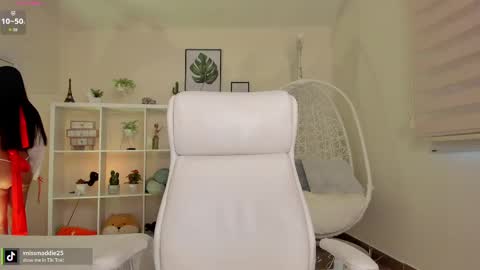 Snapshot of missvancouver_ chatting on 10.02.25 Mafe Jimenez online show from 10.02.25