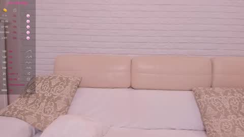 Snapshot of missxcaprice chatting on 03.10.25 missxcaprice online show from 03.10.25