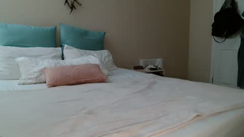 Monique  online show from 03.04.25