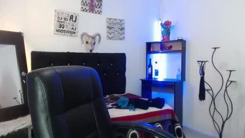 Snapshot of missy_eyess chatting on 10.23.25 missy_eyess online show from 10.23.25